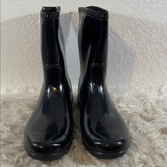 UGG Sienna Rain Boot Black High-Gloss Finish Real Fur From Sheep Size 12 NEW - Picture 2 of 16